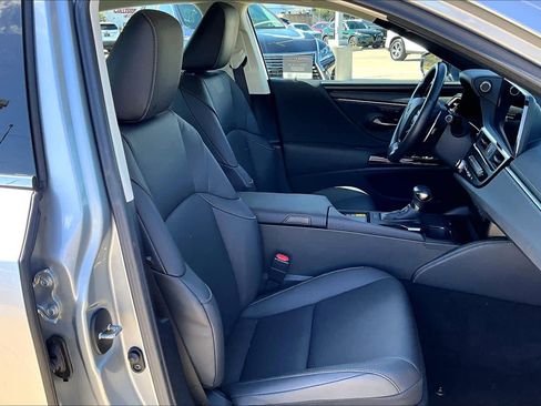 Certified 2025 Lexus ES 350 w/ Premium Package image 8