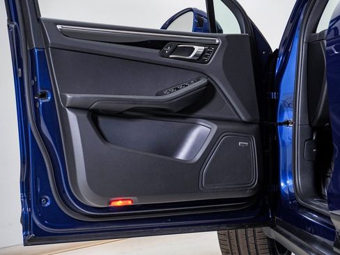 Certified 2023 Porsche Macan image 25