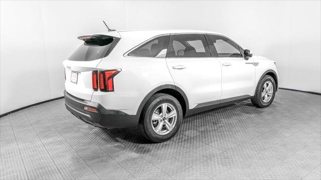 Used 2023 Kia Sorento LX FWD image 8