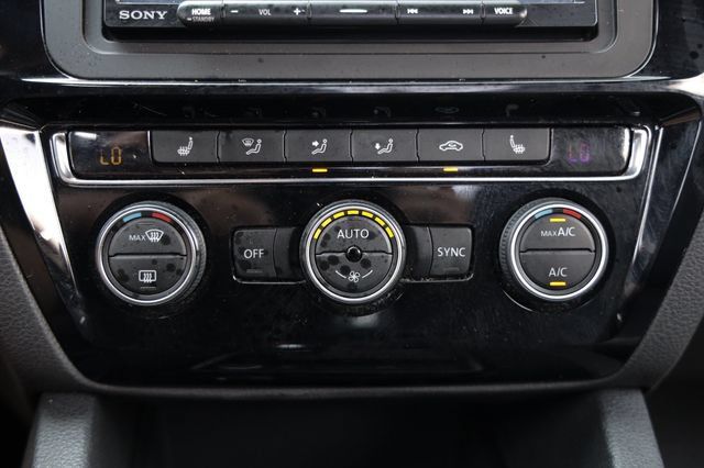 Used 2017 Volkswagen Jetta GLI FWD image 33