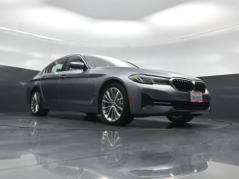 Used 2022 BMW 530e w/ Convenience Package RWD image 41