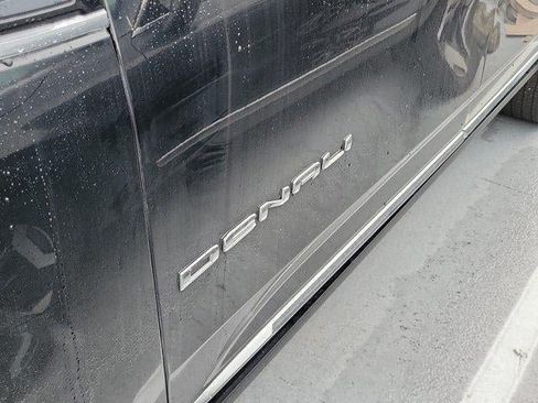 Used 2023 GMC Yukon XL Denali AWD/4WD image 5