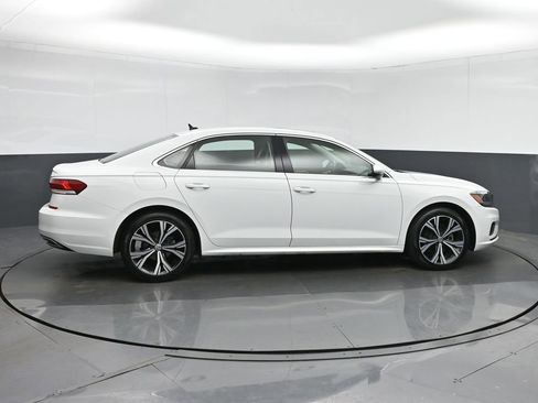 Used 2022 Volkswagen Passat 2.0T SE FWD image 8