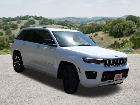 Used 2024 Jeep Grand Cherokee Overland w/ Adv Protech Group III AWD/4WD image 8