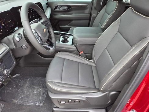 New 2025 Chevrolet Suburban Premier image 6