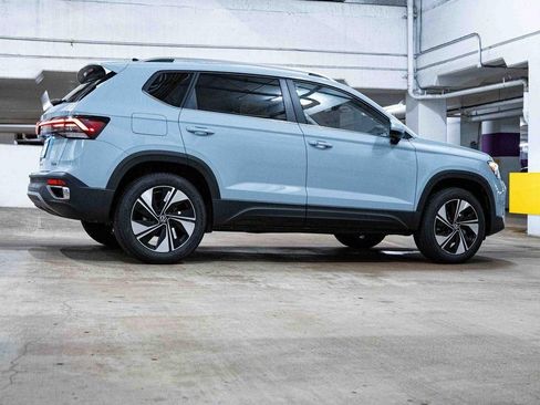 New 2026 Volkswagen Taos SE image 7