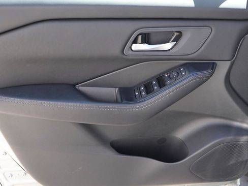 Used 2025 Nissan Rogue SV FWD image 7