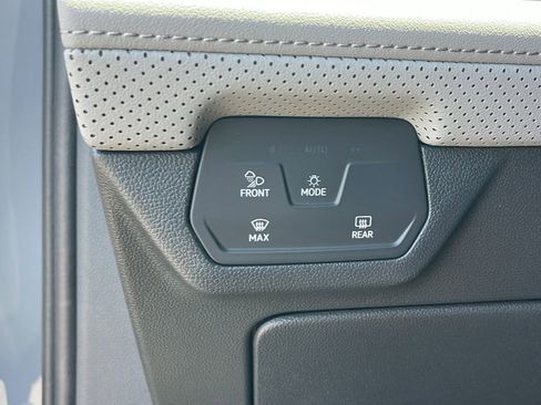 New 2025 Volkswagen Atlas Peak Edition SE image 24