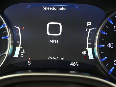 Used 2023 Chrysler Pacifica Touring-L FWD image 16