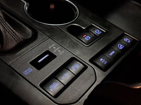 Certified 2021 Toyota Highlander XLE image 34