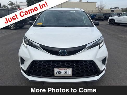Used 2022 Toyota Sienna XSE image 9