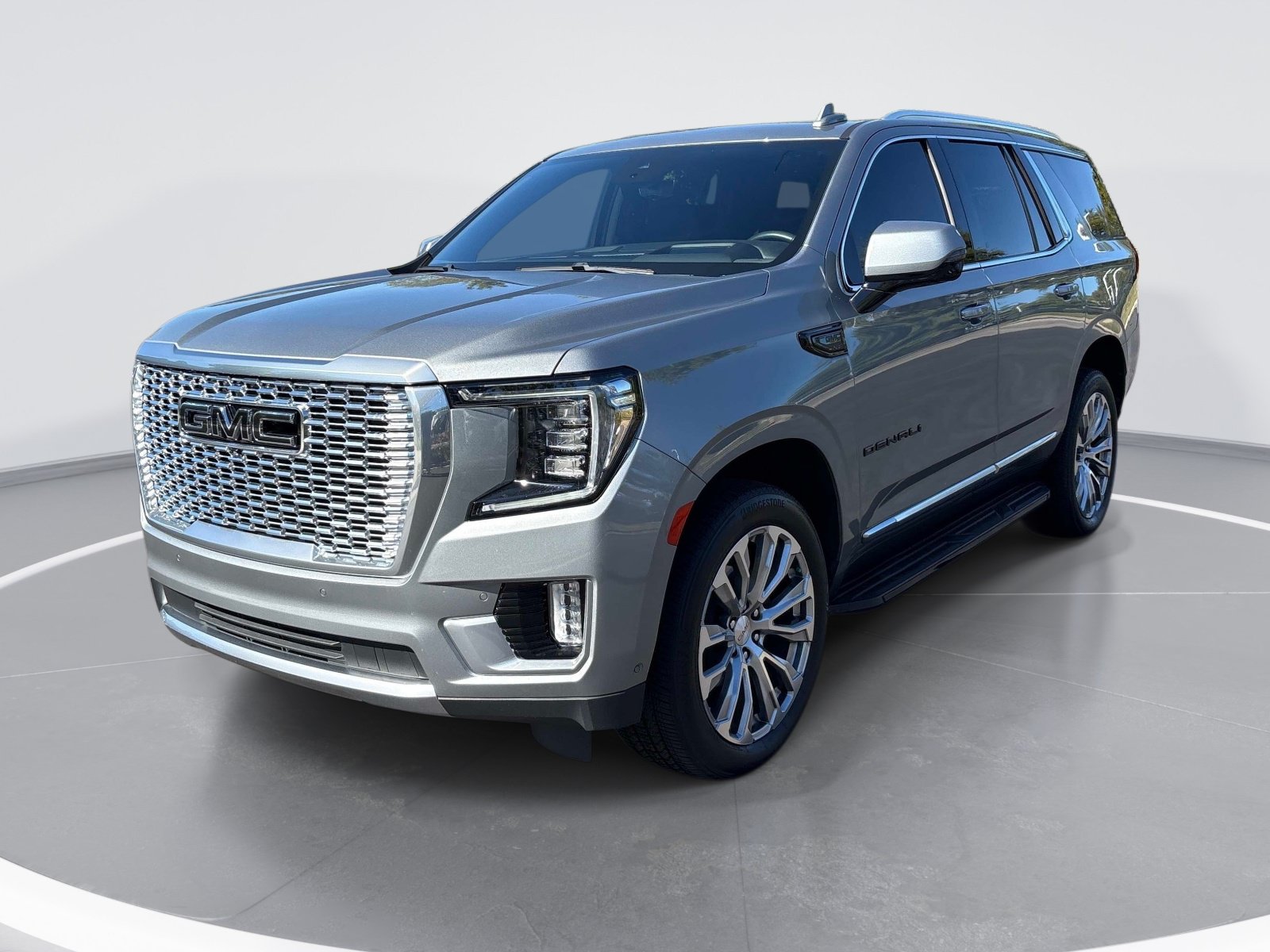 Used 2023 GMC Yukon Denali w/ Advanced Technology Package AWD/4WD image 3