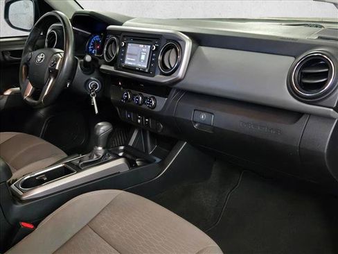 Used 2018 Toyota Tacoma SR5 RWD image 21