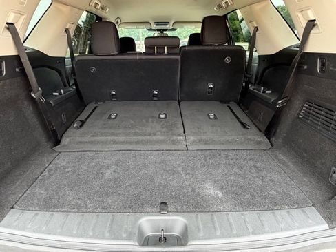 Used 2025 Nissan Pathfinder SV FWD image 37
