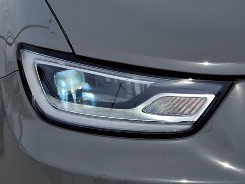 Used 2025 Chrysler Pacifica Limited FWD image 9