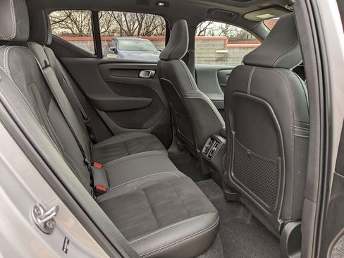 Certified 2025 Volvo XC40 B5 Plus image 25