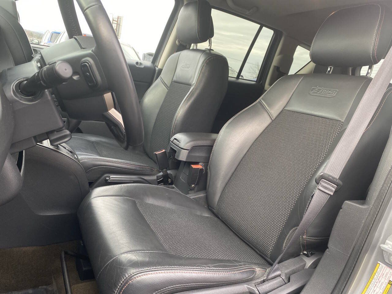Used 2017 Jeep Compass 75th Anniversary w/ Power Value Group FWD image 11