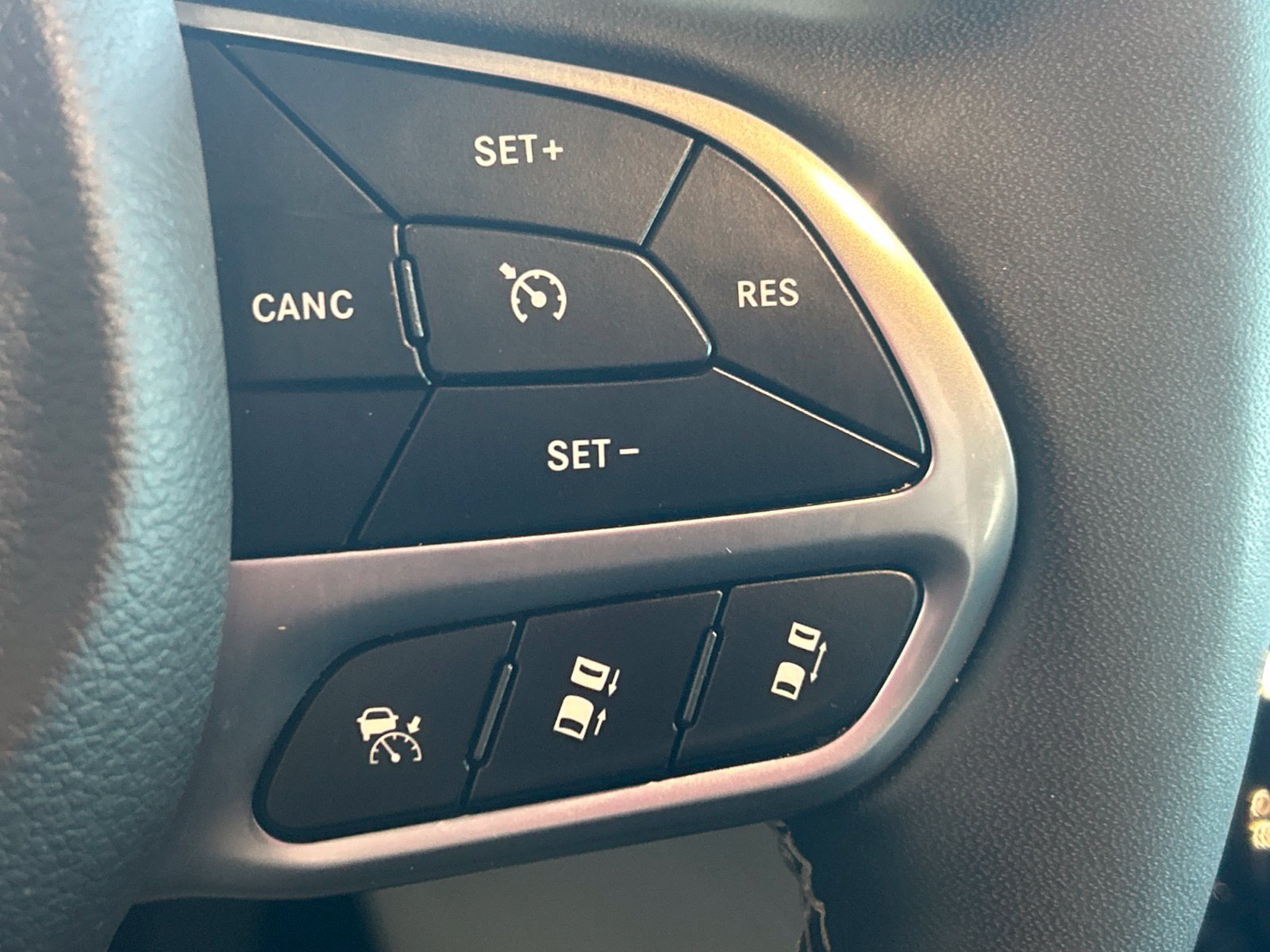 Used 2024 Chrysler Pacifica Touring-L FWD image 23