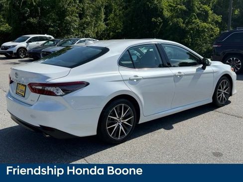Used 2022 Toyota Camry XLE FWD image 5
