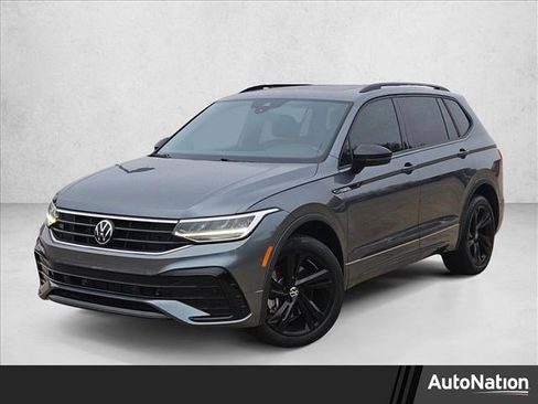 Used 2023 Volkswagen Tiguan SE R-Line image 1