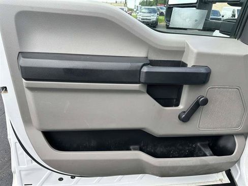 Used 2022 Ford F550 4x4 Regular Cab Super Duty image 9