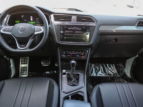Used 2023 Volkswagen Tiguan SE R-Line image 13