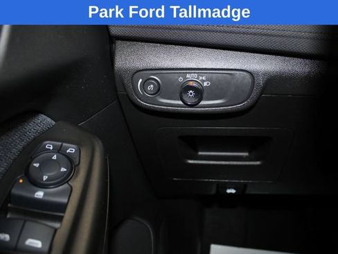 Used 2025 Chevrolet TrailBlazer LT w/ LT Cold Weather Package AWD/4WD image 17