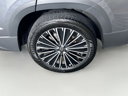 Used 2025 Volkswagen Taos SE FWD image 11