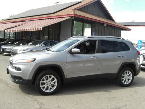 Used 2015 Jeep Cherokee Latitude FWD image 4