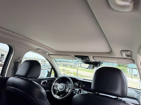 Used 2023 Kia Sorento S w/ Panoramic Sunroof Package FWD image 11