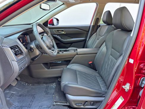 Used 2024 Nissan Rogue Platinum FWD image 16