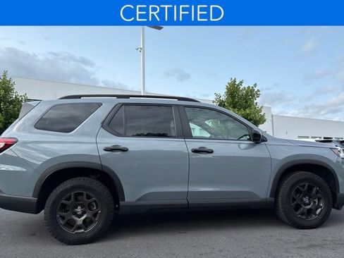 Certified 2025 Honda Pilot TrailSport image 7