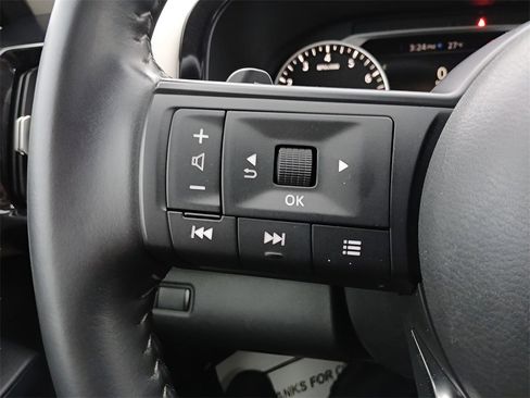 Used 2024 Nissan Pathfinder SV w/ Black Appearance Package image 18