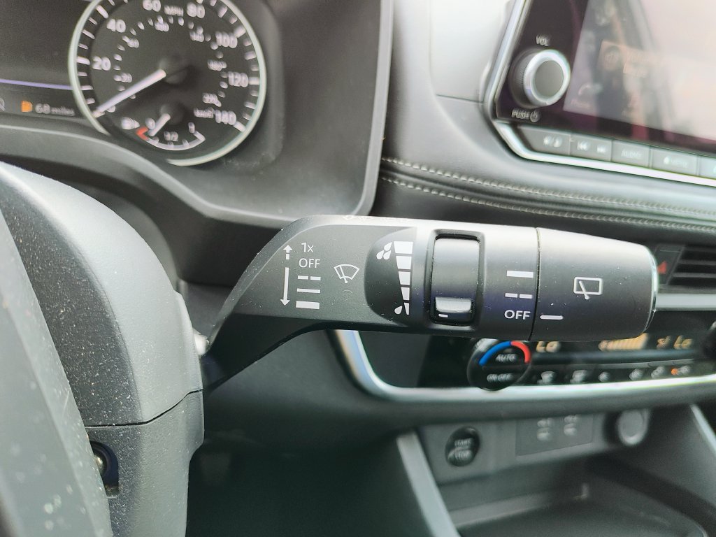Used 2025 Nissan Rogue SV FWD image 17