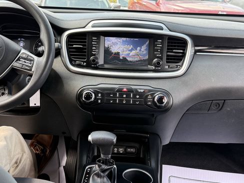 Used 2019 Kia Sorento L FWD image 11