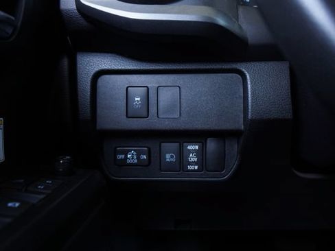 Used 2020 Toyota Tacoma TRD Off-Road w/ Technology Package AWD/4WD image 17