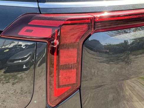 New 2026 Kia Carnival EX FWD image 10
