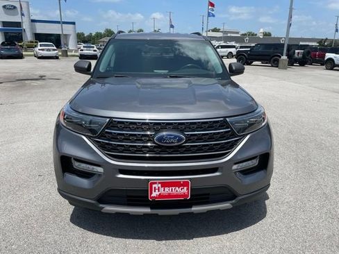 Used 2022 Ford Explorer XLT w/ Equipment Group 202A AWD/4WD image 3