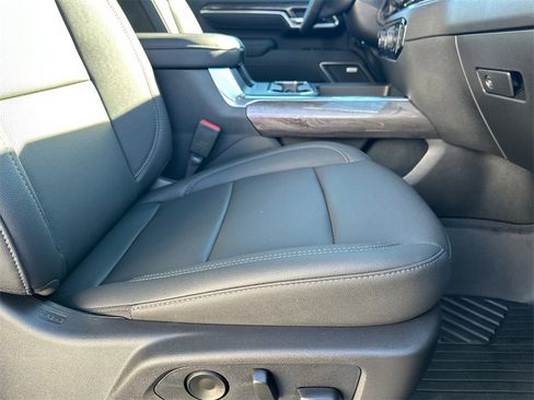 Used 2025 Chevrolet Silverado 2500 LTZ w/ LTZ Premium Package image 14