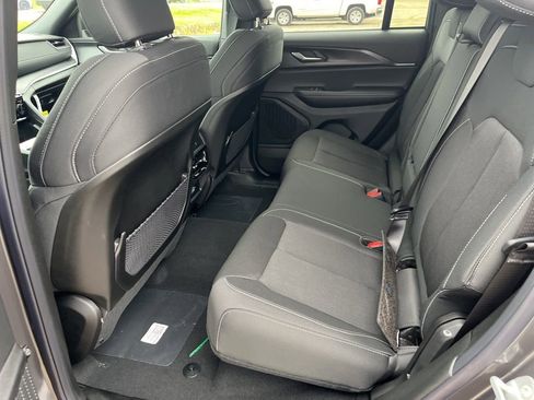 New 2025 Jeep Grand Cherokee 4WD image 16