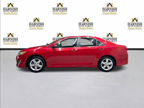 Used 2014 Toyota Camry SE FWD image 9