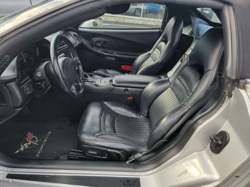 Used 2001 Chevrolet Corvette Convertible w/ Preferred Equipment Group1 RWD image 12