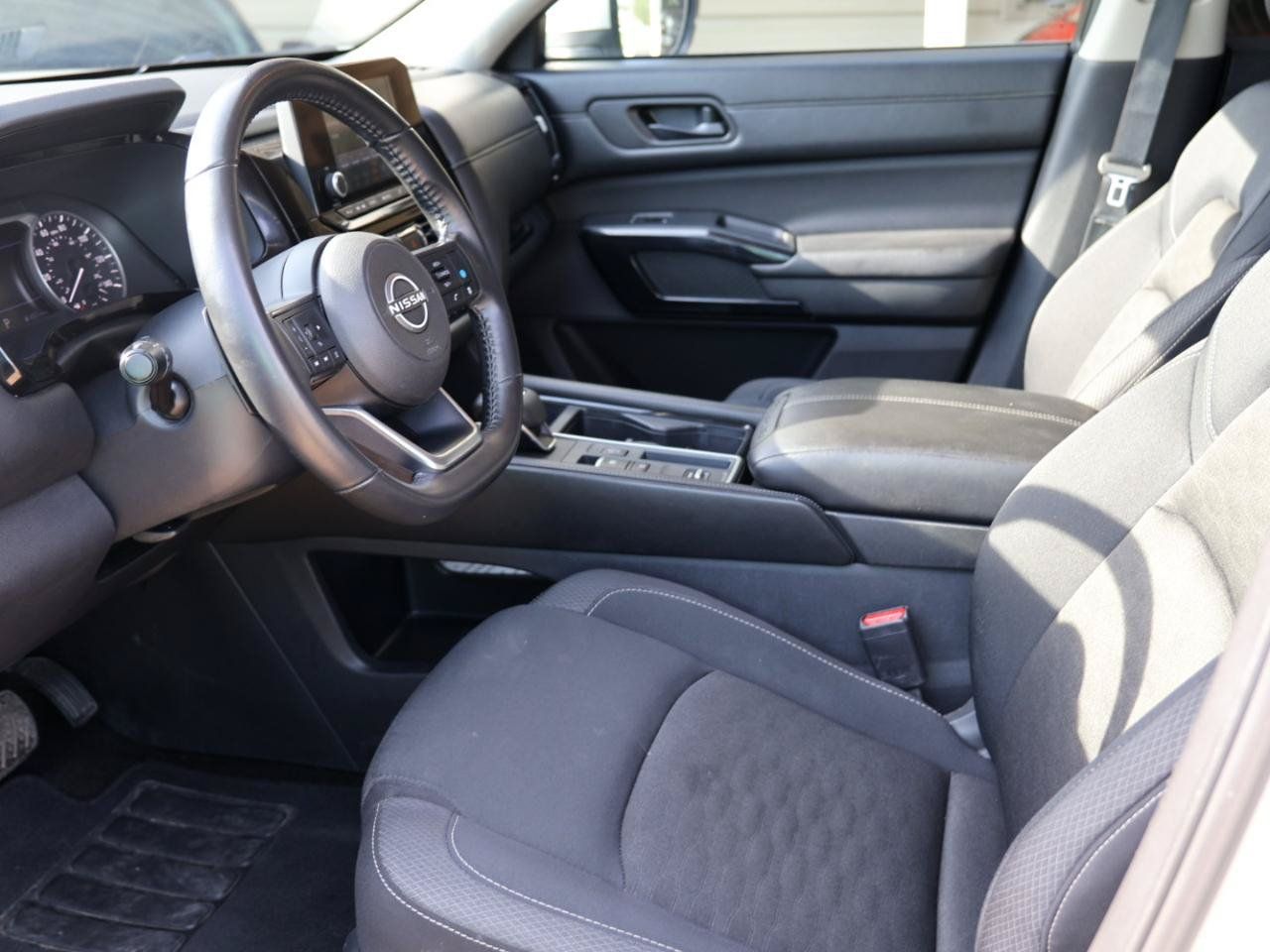 Used 2024 Nissan Pathfinder SV FWD image 16