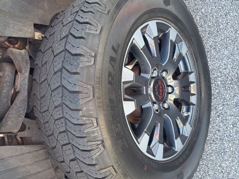 Used 2023 Nissan Titan PRO-4X image 10