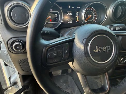 Used 2022 Jeep Wrangler Willys image 12