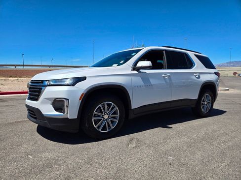 Used 2023 Chevrolet Traverse LT w/ LPO, Cargo Package FWD image 3