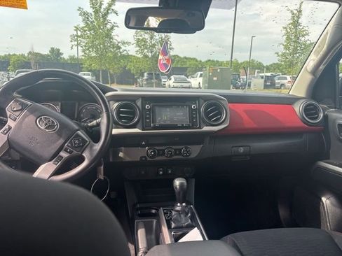 Used 2019 Toyota Tacoma SR5 RWD image 14