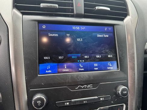 Used 2020 Ford Fusion SE image 19