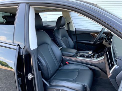 Used 2023 Audi Q8 Prestige w/ Prestige Package AWD/4WD image 6