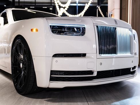 Used 2026 Rolls-Royce Phantom Sedan RWD image 37
